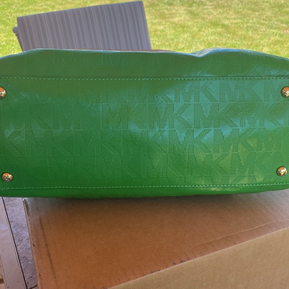 Michael Kors Kelly Green patent leather - Picture 2 of 4